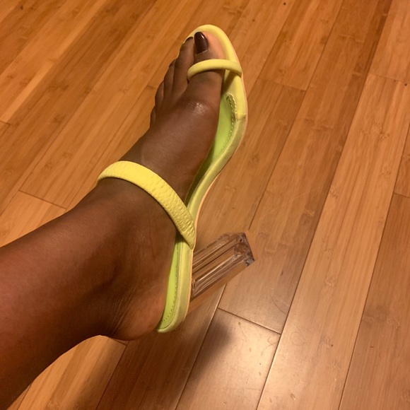 Clear heeled green heels - Picture 3 of 3